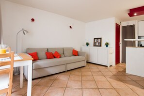 Studio meublé de tourisme 3* avec Terrasse en plein coeur de La Rochelle