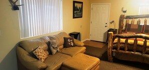 The "CABIN STUDIO"
LARGE Studio Apartment. Plenty of room to enjoy your stay.