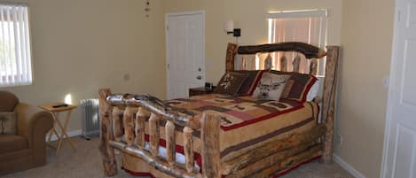 Queen size Aspen Bed.
The decor provides a true Cabin feeling.
