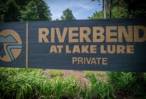 This cabin is located in the private/gated community of Riverbend at Lake Lure