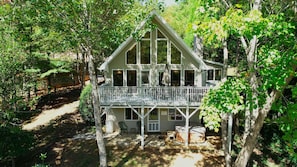 Welcome to the "Red Canoe" Lake Home