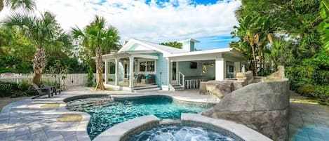 Heated pool with spa!