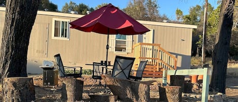 Outdoor patio with gas BBQ Great for viewing birds and wildlife. Extremely quiet