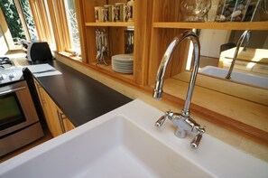 Big farm-style sink; mirrors provide privacy