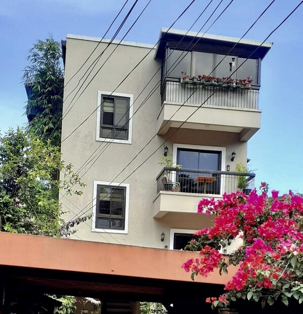 3 floors home, apartment for rent is on the second floor.