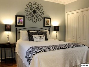 Second bedroom with queen bed