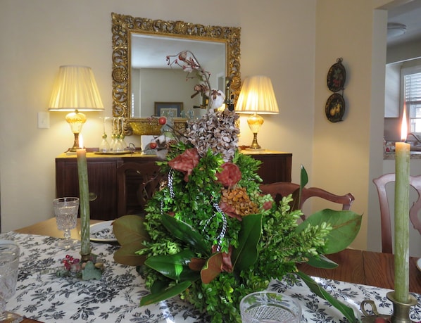 Thanksgiving Holiday Table Setting