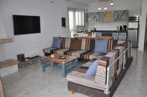 Spacious living room to relax, play and watch satellite tv.