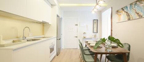 Kitchen & Dining table