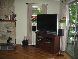 Upper level 50' HD TV. Satellite service with HD channels & DVR included.