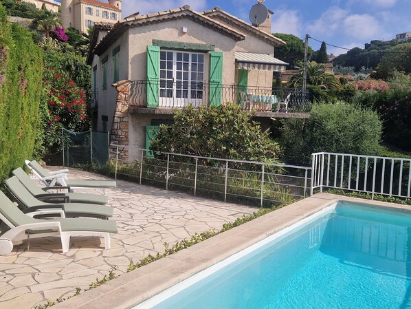 Maison provençale avec piscine 