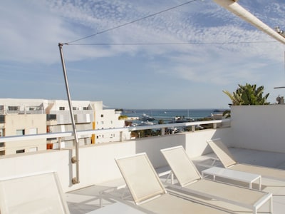 design apartment for 4 people at the best location. In front of PACHA & Lío.