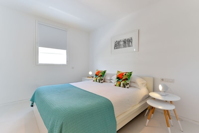 design apartment for 4 people at the best location. In front of PACHA & Lío.