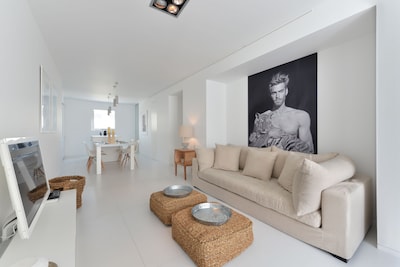 design apartment for 4 people at the best location. In front of PACHA & Lío.