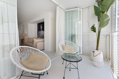 design apartment for 4 people at the best location. In front of PACHA & Lío.