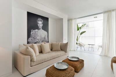 design apartment for 4 people at the best location. In front of PACHA & Lío.