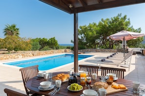 Villa Amara Al Fresco Dining Area