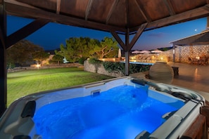 Villa Amara Lindos - private  hot tub