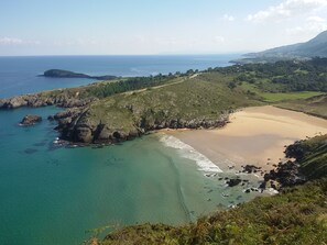 Playa Sonabia, Costa y punta Sonabia, foto durante la ruta a Monte Candina