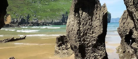 Spiaggia Sonabia, la costa e Punta Sonabia, foto durante la salita al Monte Cand