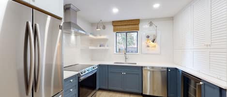 Updated Kitchen with Two-Tone Cabinets