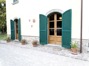 Outdoor view and main entrance