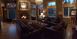 panoramic view of the living room - looks a bit exaggerated in size   :-) 
