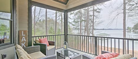 Seneca Vacation Rental | 5BR | 5BA | 4,800 Sq Ft | Small Steps Required