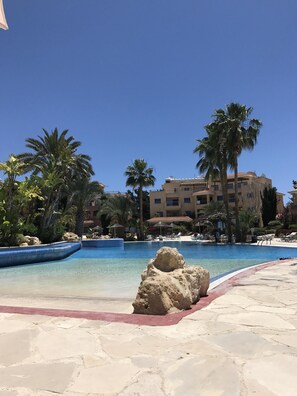 The communal pools, which feature their own integral Jacuzzis.