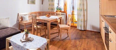 Ferienwohnung Nr. 4 für 2 bis 6 Personen, 90 qm-Küche mit Wohnbereich