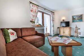 Ferienwohnung Watzmann, 2-4 Personen, 70 qm, Süd-Ost-Westbalkon, 2 Schlafzimmer-Wohnzimmer FeWo Watzmann