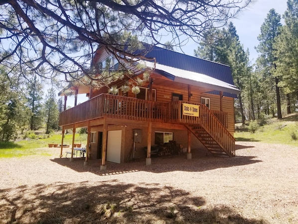 3 Bedroom /3 level comfy cabin (Sticks-N-Stones)