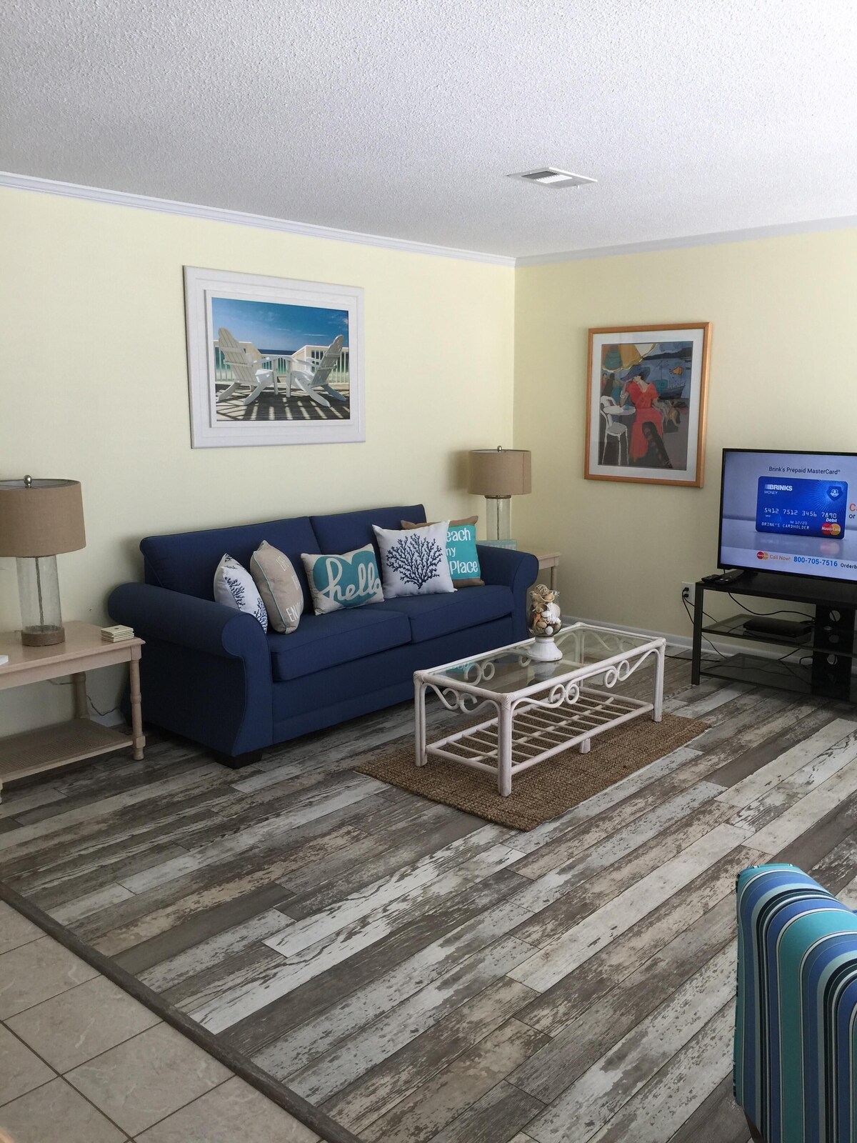 Beachview Complex – Steps from the beach, Swimming pool, and Tennis Court