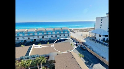 Beachview Complex - Steps from the beach, Swimming pool, and Tennis Court