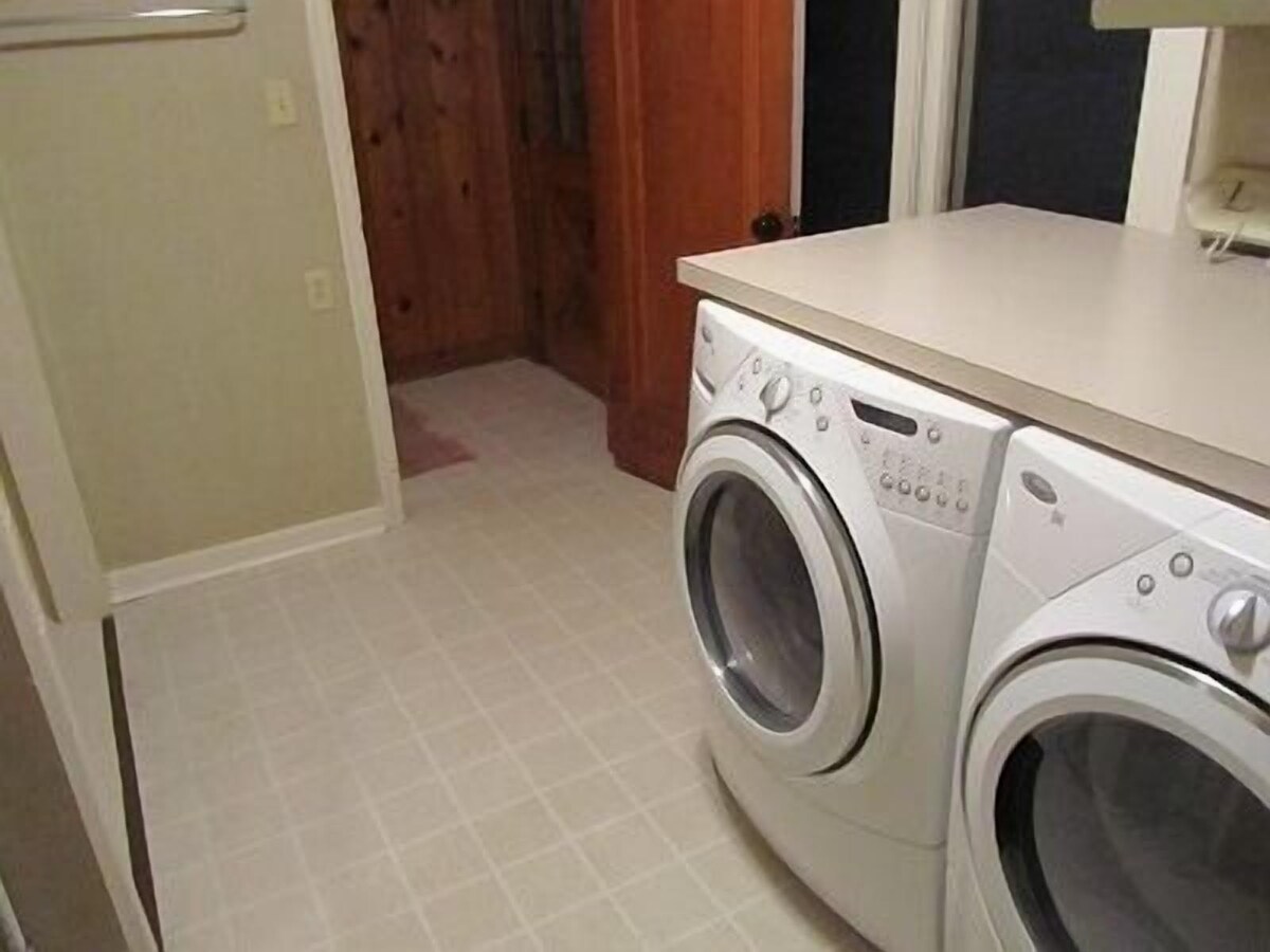 Beautiful 4 Bedroom Home on Lake Macatawa Near Lake Michigan