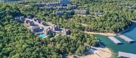 Lakefront lake view condo at Rockwood with a boat slip