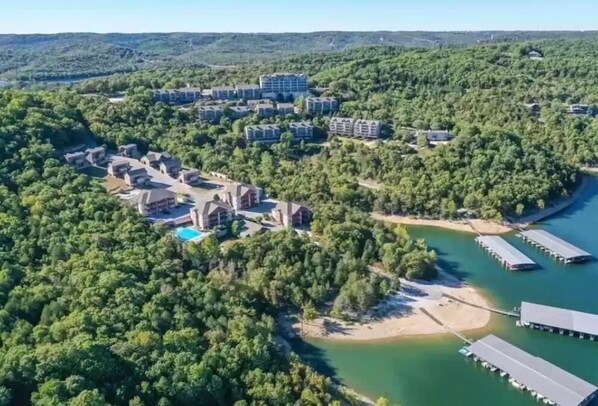 Lakefront lake view condo at Rockwood with a boat slip