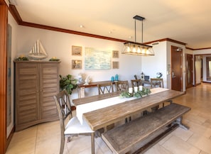 Dining room for the perfect dinner conversations