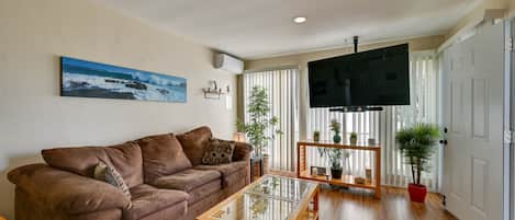 San Diego Vacation Rental | 2BR | 1BA | 950 Sq Ft | 1 External Step to Enter