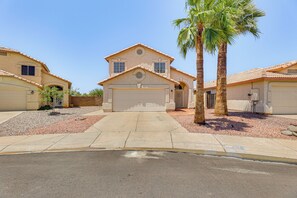 Exterior | Driveway (2 Vehicles)