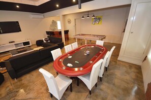 Poker table
