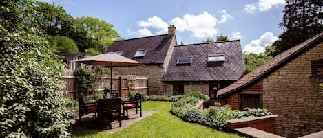 Rear garden, Amber Cottage, Bolthole Retreats