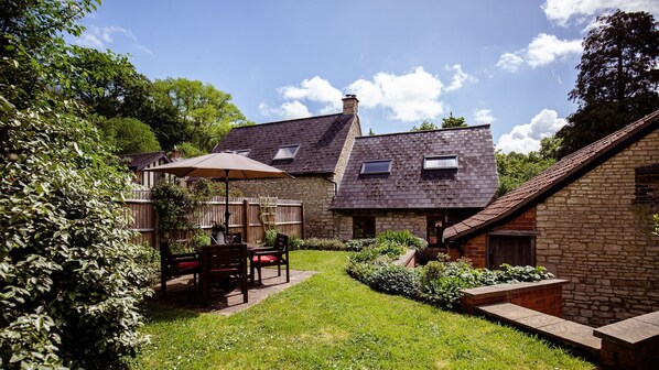 Rear garden, Amber Cottage, Bolthole Retreats
