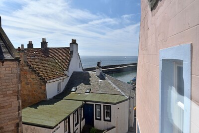 Bright 1 bedroom studio penthouse apartment in Pittenweem-  Fife