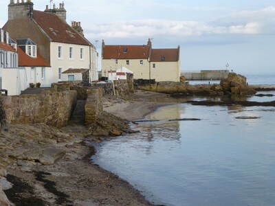 Bright 1 bedroom studio penthouse apartment in Pittenweem-  Fife