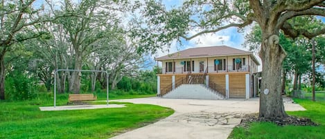 Welcome to Lafitte’s Bayou Oasis