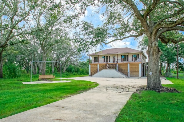 Welcome to Lafitte’s Bayou Oasis