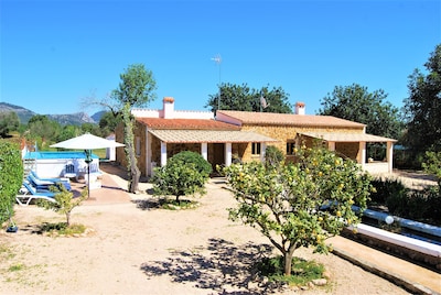 ENCHANTING RUSTIC VILLA FULLY EQUIPPED IN LLUCMAJOR, IDEAL FOR FAMILIES.