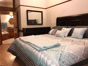 Master bedroom-king bed