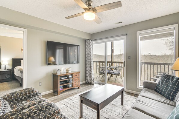 Branson Vacation Rental | 2BR | 2BA | 875 Sq Ft | Step-Free Access